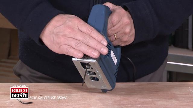 Labo Brico - Test Scie Sauteuse 350W смотреть онлайн