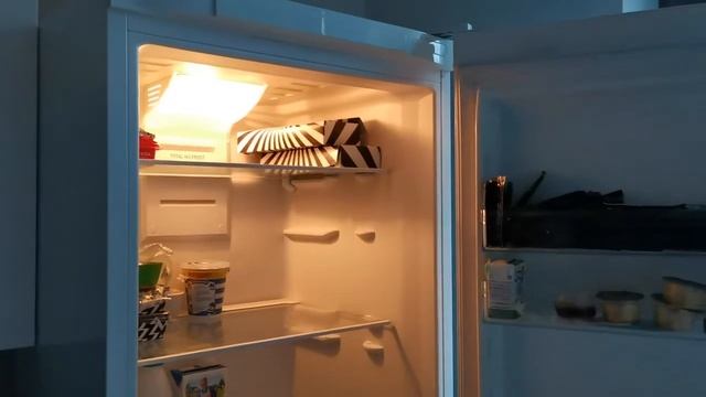 Холодильник Indesit DF 5200 / 4 года в нашем офисе смотреть онлайн