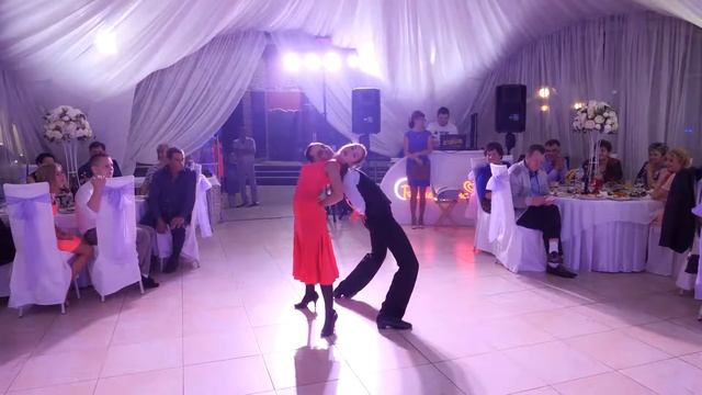 Танцевальный шоу-дуэт на праздник. Бальные танцы смотреть онлайн