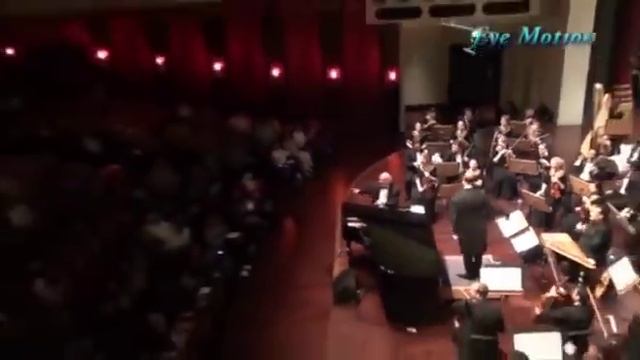 عندما يجعل المايسترو من الجمهور آله موسيقية смотреть онлайн