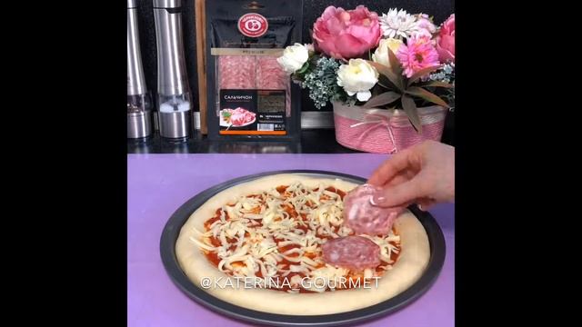 Пицца с колбасой "Сальчичон" смотреть онлайн