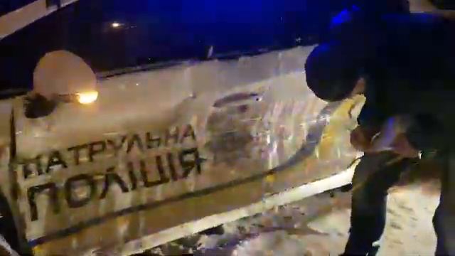 0512: Внедорожник врезался в полицейский "Prius" смотреть онлайн