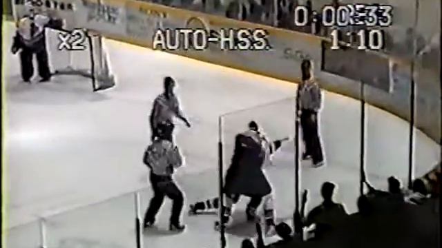 Tony Mohagen #17 vs Todd Fedoruk #19 WHL Oct 17/97 смотреть онлайн