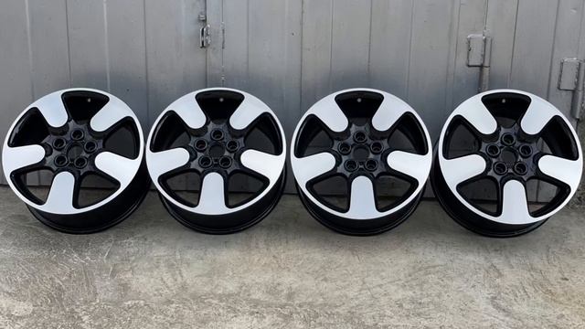 SKODA R17 jante aliaj original vopsire jante negru lucios cu taiere CNC freza diamondcut смотреть онлайн