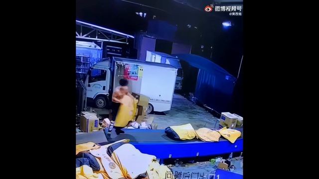 Рабочего зажевало конвейером смотреть онлайн