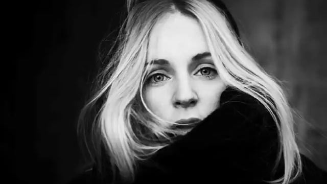 Agnes Obel - Between The Bars смотреть онлайн