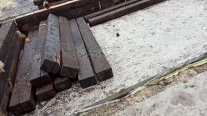 Начало стройки сарая из шпалы.29 октября 2021 г.