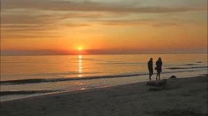 УТОМЛЁННОЕ СОЛНЦЕ НЕЖНО С МОРЕМ ПРОЩАЛОСЬ