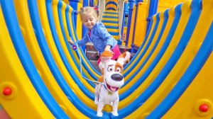 Детская площадка и как Макс ходит разговаривает сам / Игрушки для детей во влоге