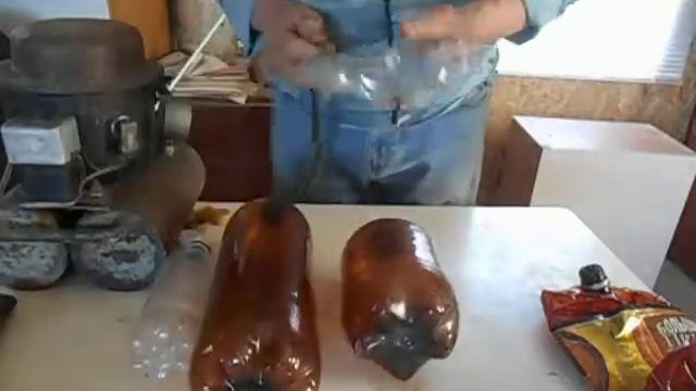 вторая жизнь пластиковых бутылок с закачанным воздухом..