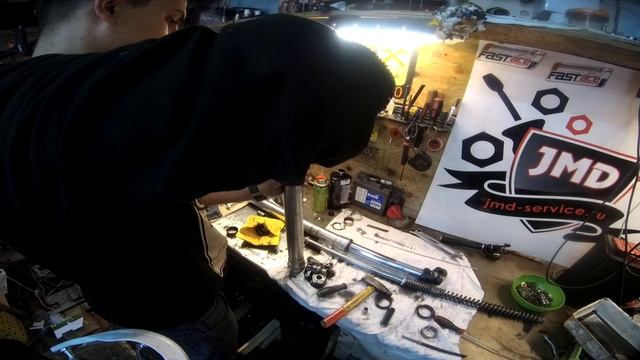 замена сальников и направляющих вилки Fast ace с кауо т4 смотреть онлайн