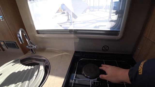 Обзор премиум караван Bailey Unicorn Barcelona 2016 с жидкостным отоплением ALDE, солнечной батарее смотреть онлайн