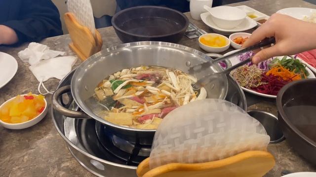 Vlog: поездка в Кёнджу // пробую суп Сябу-Сябу в корейском щиктане :)