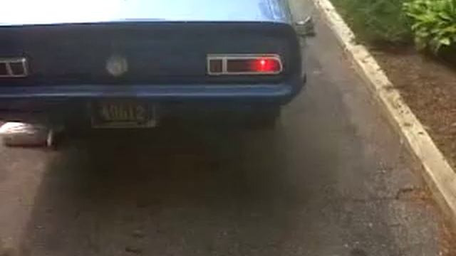 1970 Ford Maverick hopping off the jack stands смотреть онлайн