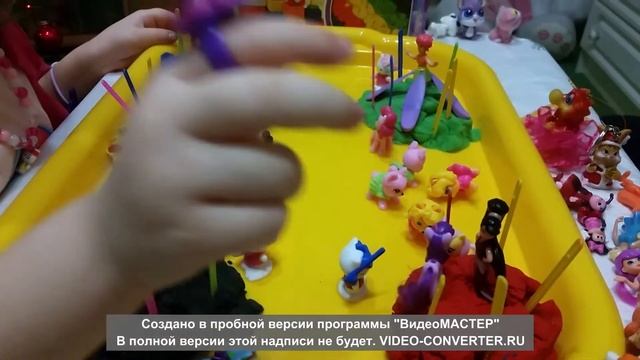 Радужный песок, лепим замки для принцесс смотреть онлайн