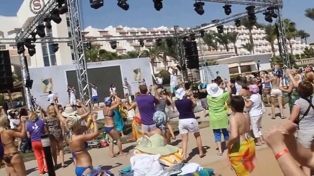 Вэлнэс разминка на берегу Красного моря . смотреть онлайн