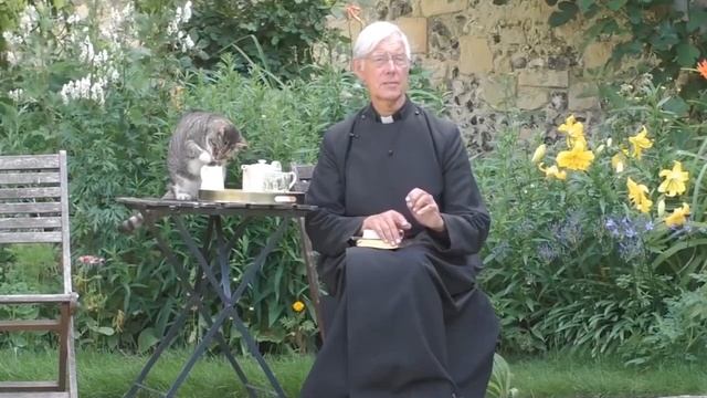 Священник читал молитву, как вдруг появился кот, который отобрал всё внимание (10.07.2010) смотреть онлайн