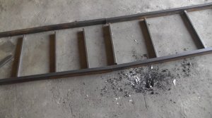 Лестница из профильной трубы