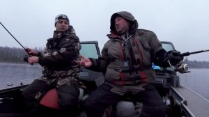 Зимняя рыбалка с лодки.  Десногорское водохранилище. Рыбалка с гидом.