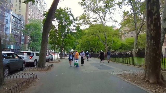 [4K] NEW YORK CITY - Manhattan Summer Walk, Central Park West, Strawberry Fields & Columbus Avenue смотреть онлайн