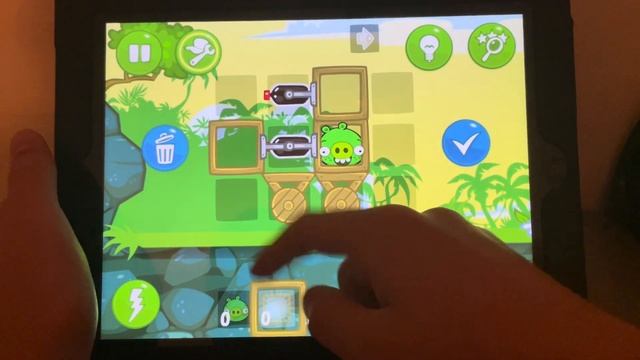 Bad Piggies HD (iOS) (Version 1.4.2) on my iPad 3rd generation (iOS 6.1.2) - Levels 1-1 to 1-18 смотреть онлайн