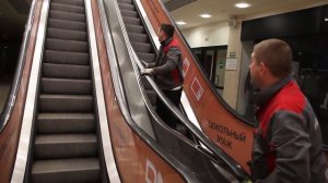 Замена поручня эскалатора