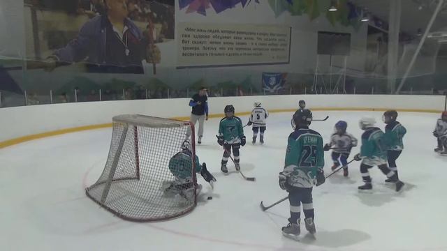 ХК Дмитров 2008 (1состав) vs ХК Серебряные Акулы (Москва) (1состав)_(декабрь 2015) 2ч смотреть онлайн
