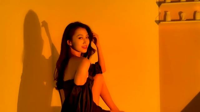 Стильная лампа проектор Луна смотреть онлайн