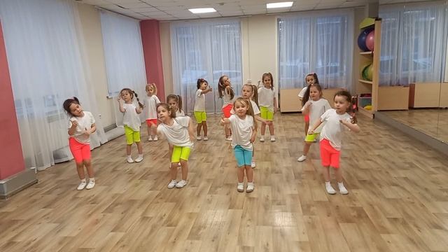 Девочки станцевали танец Умка! смотреть онлайн