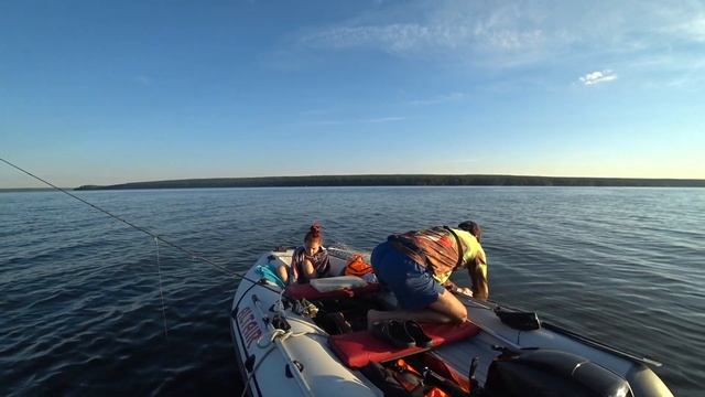 Канава полная судаков! Уроки подсачивания от Мари! смотреть онлайн