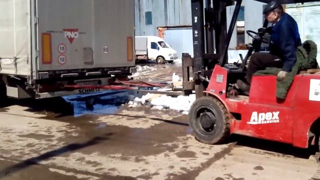 Кара вытащила фуру. Это нужно видеть. Kara pulled wagon. It is to be seen. смотреть онлайн