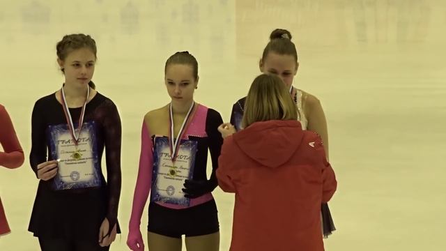 Соревнования "Олимпийские надежды" в ледовом дворце "Олимпийский" - награждение смотреть онлайн