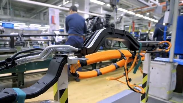 Volvo V60 Plug-in Hybrid сборка на заводе, 2012 г. смотреть онлайн