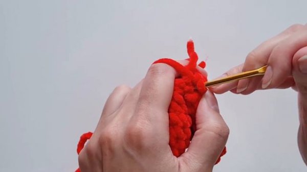 КАК СВЯЗАТЬ КАЛЬМАРА. МАСТЕР-КЛАСС для НАЧИНАЮЩИХ по вязанию солдата из Игры в кальмара.