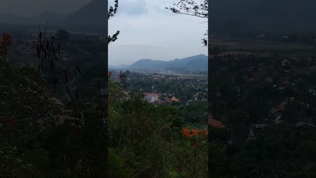 AIR ASIA TAKE OFF AT LUANG PRABANG AIRPORT смотреть онлайн