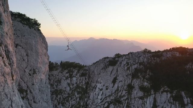 Free Solo stunt 4K | Stefanie Millinger смотреть онлайн