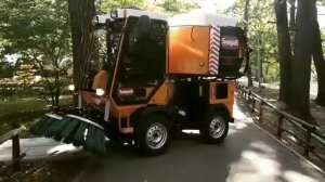Российская вакуумная подметально уборочная машина SWEEPER 4X4  - коммунальная техника - КИИТ