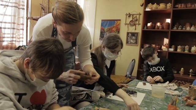 Мастер-класс Татьяны Звягинцевой по лепке суджанских свистулек "Сказка о козле и баране". смотреть онлайн