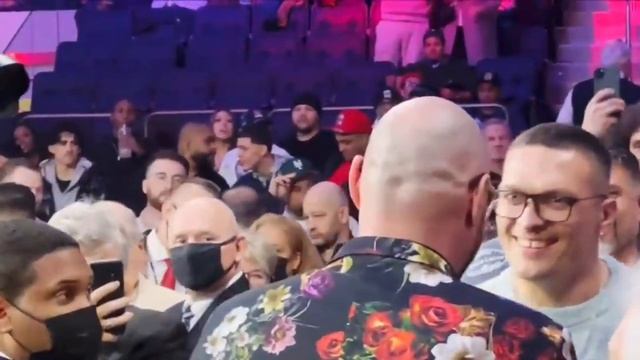 АЛЕКСАНДР УСИК и ТАЙСОН ФЬЮРИ ВСТРЕТИЛИСЬ ПОСЛЕ БОЯ ЛОМАЧЕНКО КОММИ. смотреть онлайн