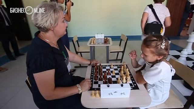 Рустам Минниханов изучил современный учебный процесс в Лаишевском районе смотреть онлайн