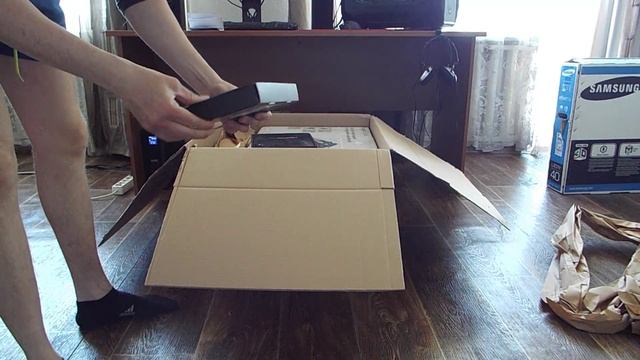 Вот что получится если не проверить (не вскрыть) посылку на почте. Посылка с computeruniverse.ru смотреть онлайн