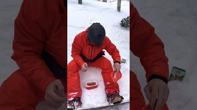 Завариваем рис быстрого приготовления БЕЗ КИПЯТКА И ЭЛЕКТРИЧЕСТВА в горах Шерегеша! смотреть онлайн