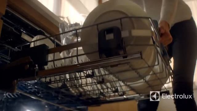 Посудомоечная машина Electrolux Comfort Lift с подъёмным механизмом смотреть онлайн
