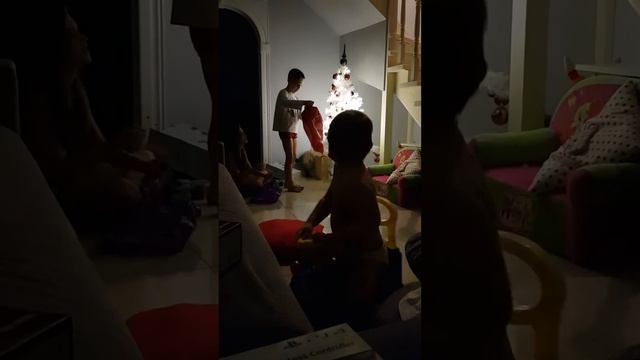 Дед мороз принёс подарки смотреть онлайн