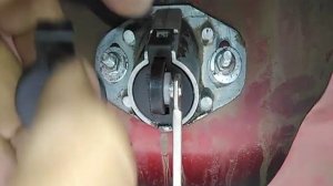 Лада Калина. Ремонт механизма замка багажника.