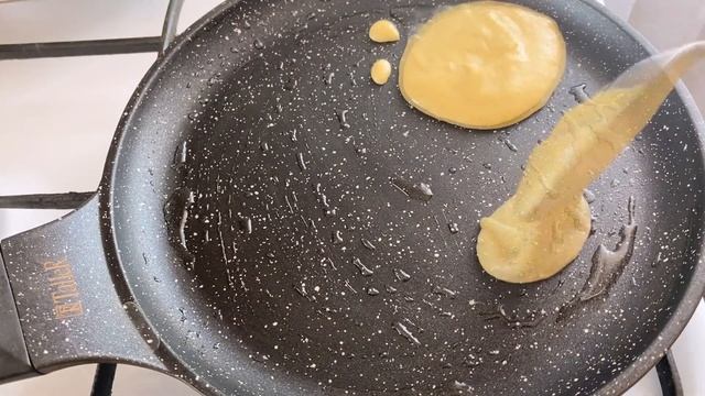 Оладьи из кукурузной муки. Ну очень вкусно. Просят приготовить ещё. смотреть онлайн