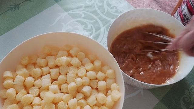 Воздушный торт из кукурузных палочек смотреть онлайн