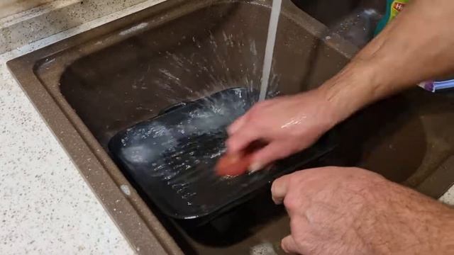 3. Как мыть чугунную посуду. How wash cast iron skillet. смотреть онлайн