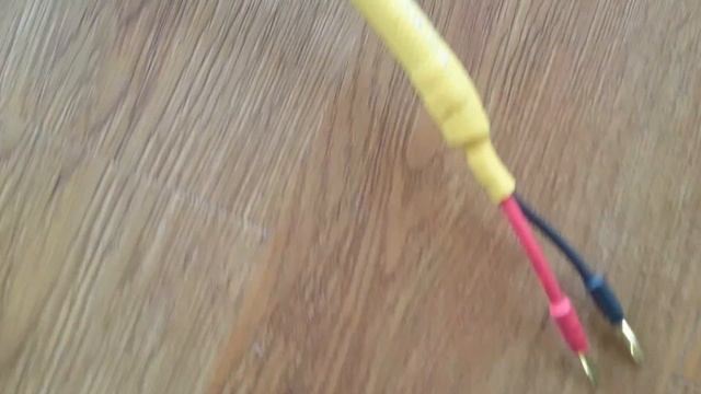 Дорогой толстый акустический кабель смотреть онлайн