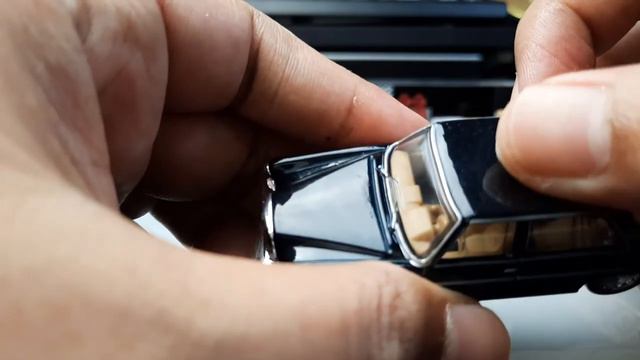 Hotwheels Modern Classic Real Riders - Mercedes Benz 280 SEL смотреть онлайн